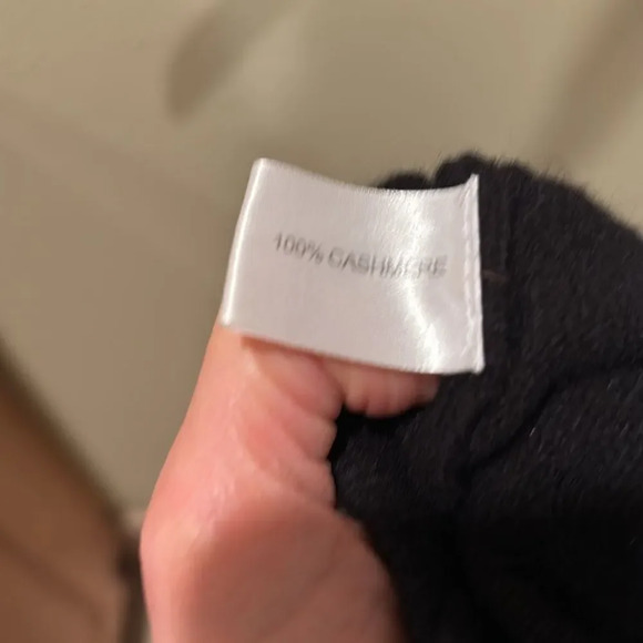 Cullen woman's black cashmere wrap sweater - Picture 9 of 9